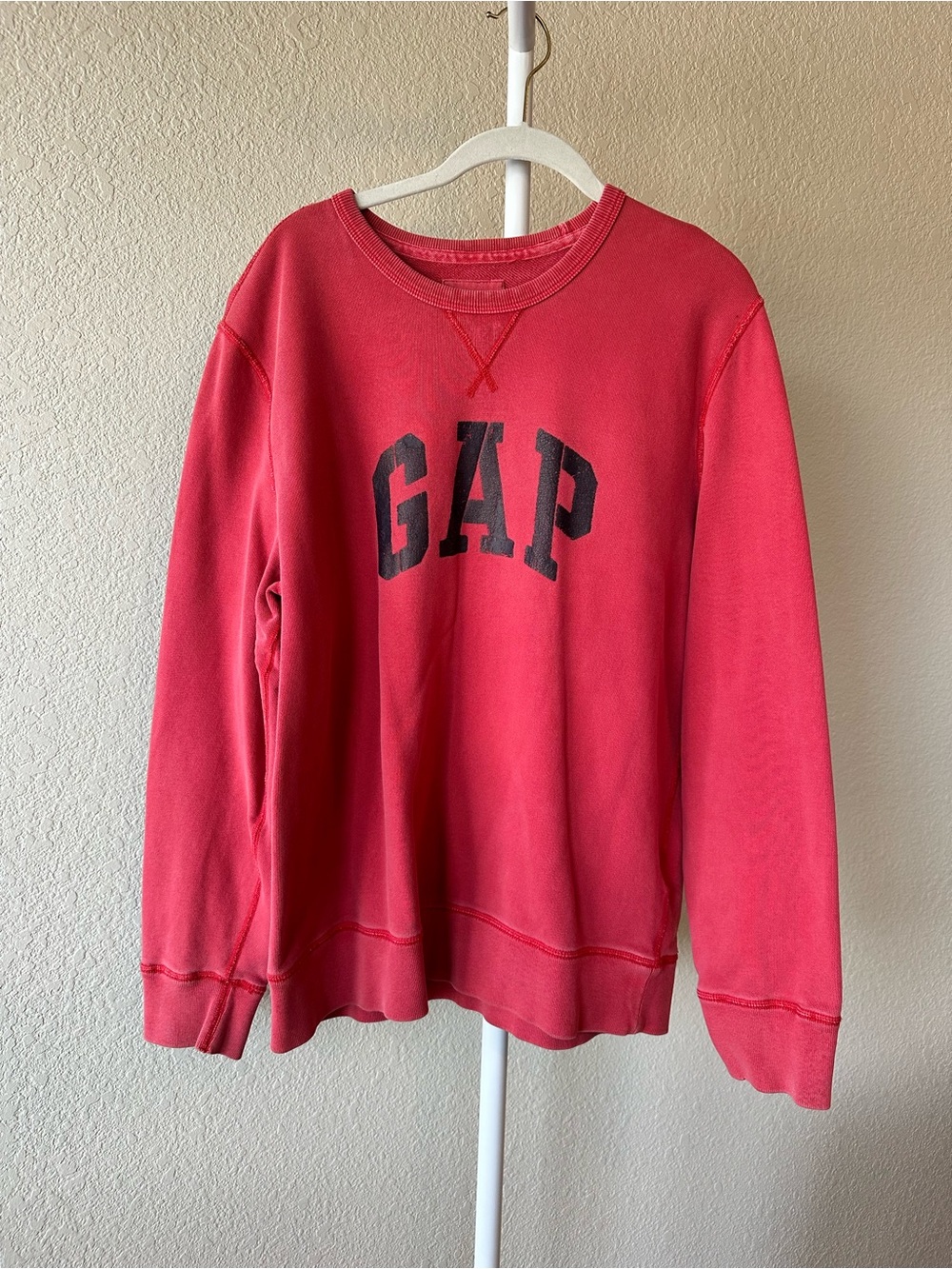 GAP classic vintage arch logo crewneck sweatshirt faded red size XL